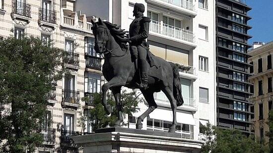 Madrid 'a caballo'. Estas son las curiosas historias de sus estatuas más célebres estatua de espartero